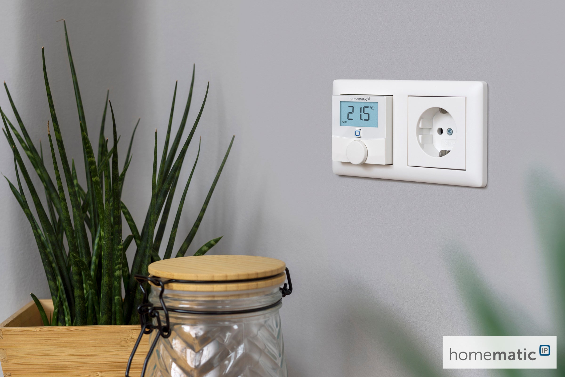 Homematic IP Wired Wandthermostat mit Luftfeuchtigkeitssensor HmIPW-WTH